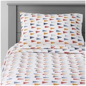 Pillowfort Target Full Sheet Set Boy Sports Theme Pennants Flags 100% Cotton
